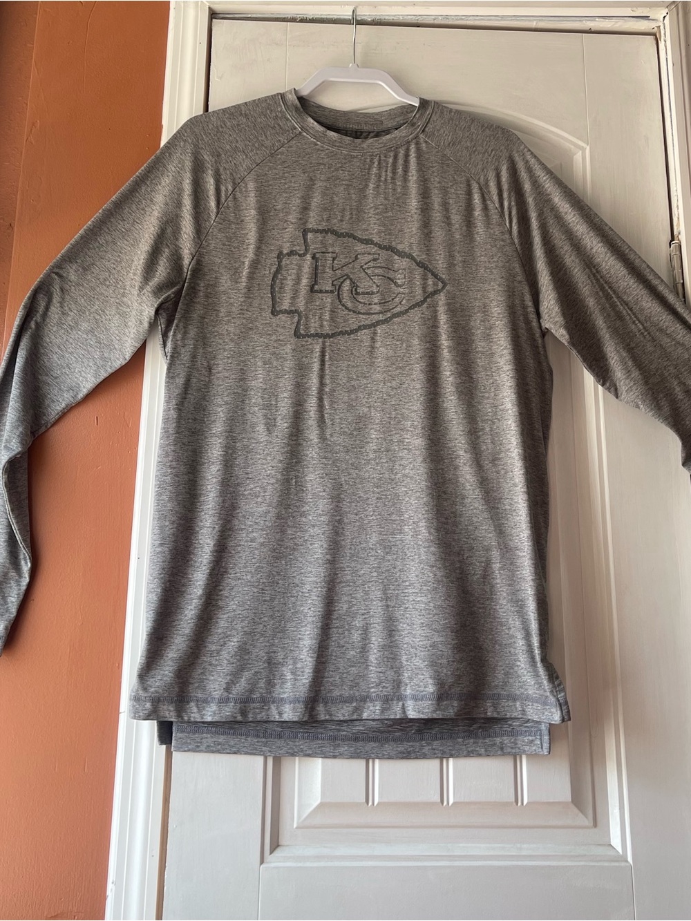 NFL Licensed Gray Kansas City Chiefs Men’s Long Sleeve Arrowhead Logo Tee